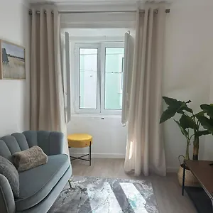 Stylish Renovated In Chiado Appartamento